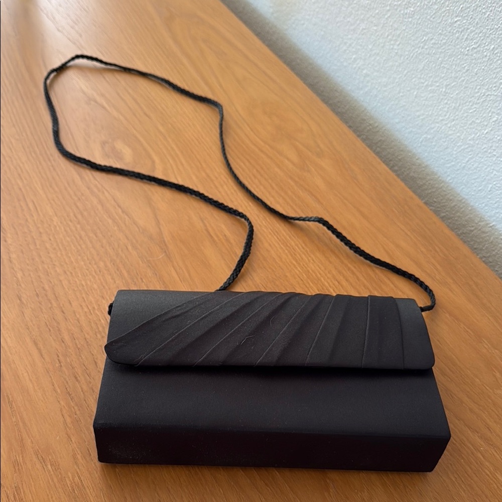Elegant Black Evening Clutch - Picture 2 of 5